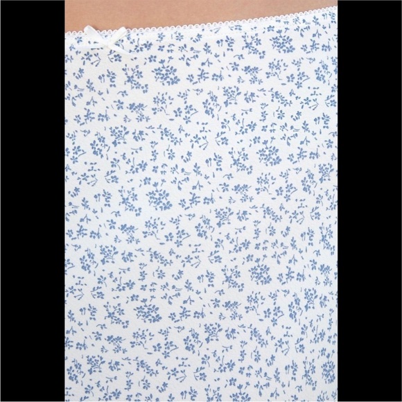 Brandy Melville Sephira Floral Skirt - Picture 4 of 5